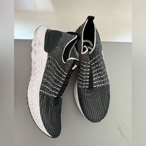 nike slip on running shoes